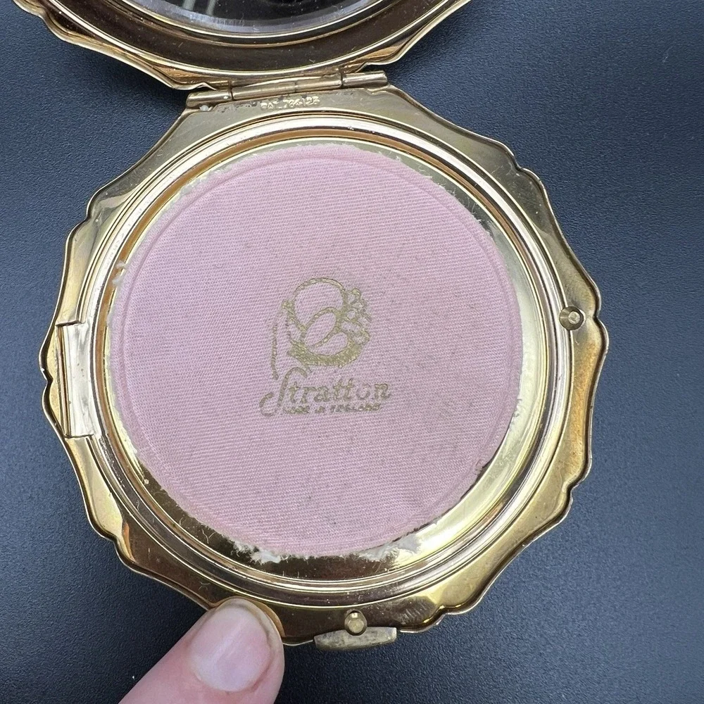 Stratton 1950's Powder Compact Mirror with Puff England Cream & Gold-toned